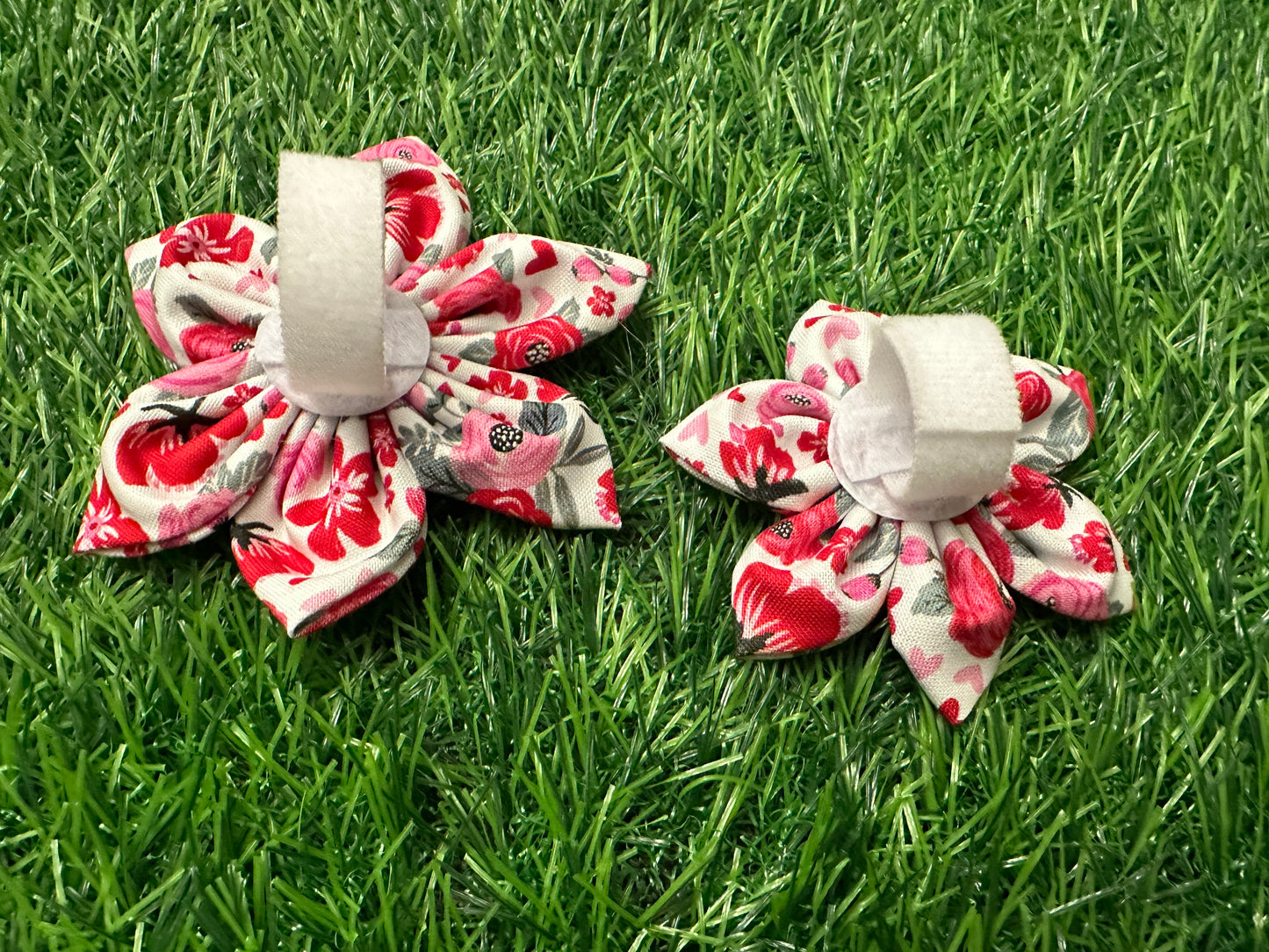 Roses with Small Hearts Collar Flower